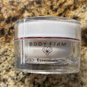 Essentials Plumping Facial Treatment - White NEW SEALED 1.7 oz